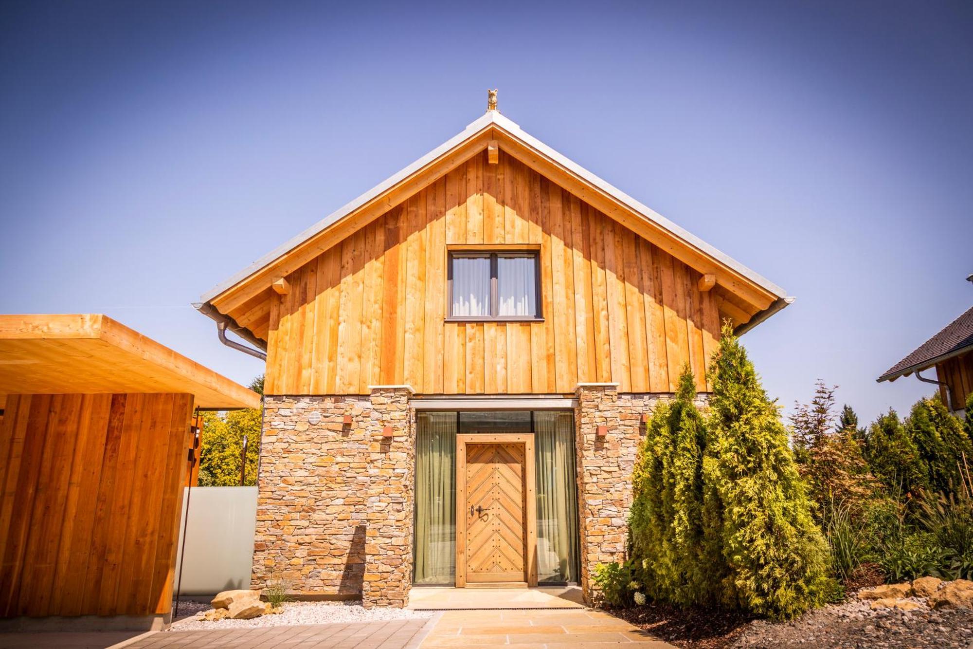 Golden Hill Country Chalets & SuitesWaldschach エクステリア 写真