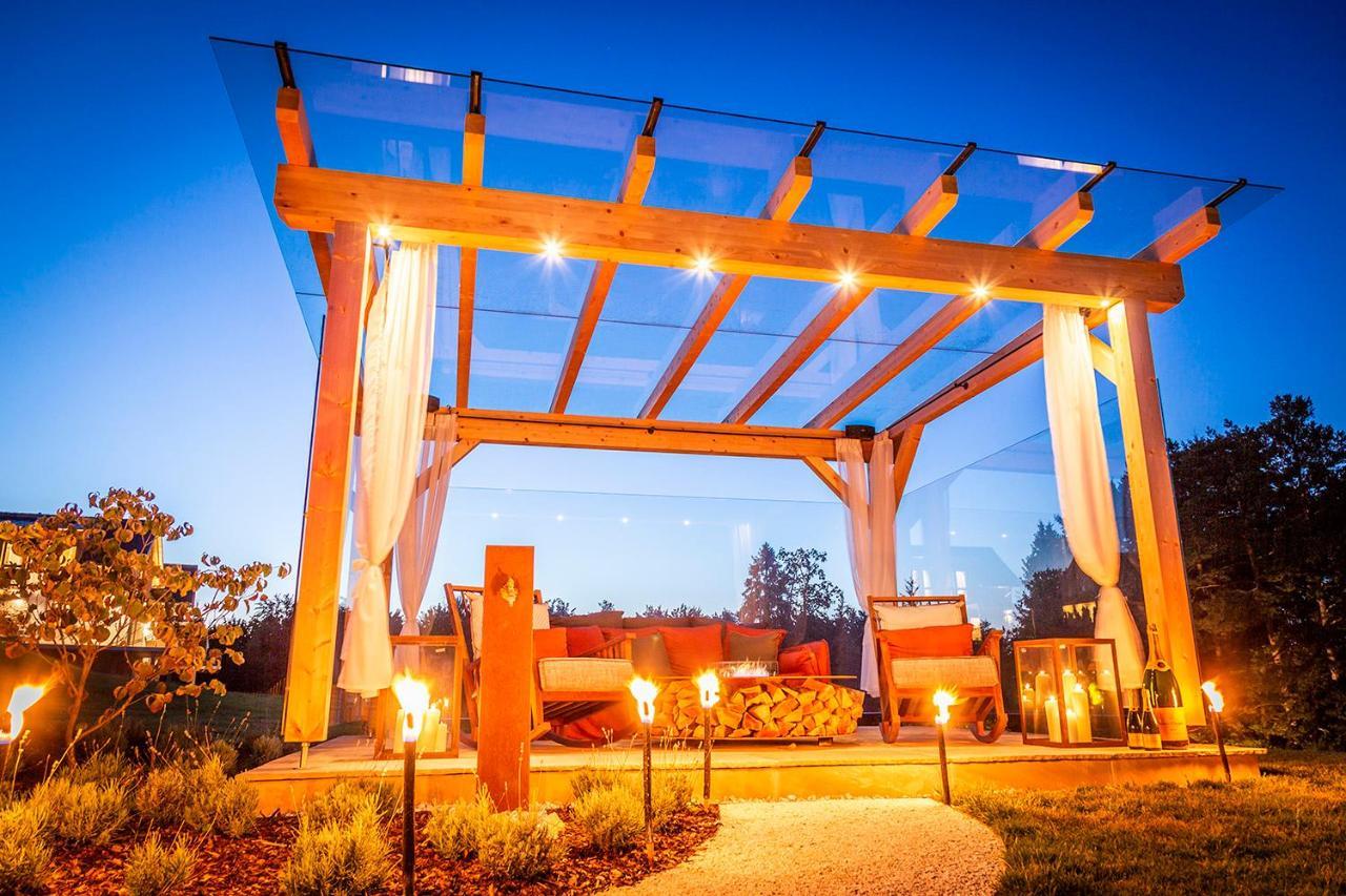 Golden Hill Country Chalets & SuitesWaldschach エクステリア 写真