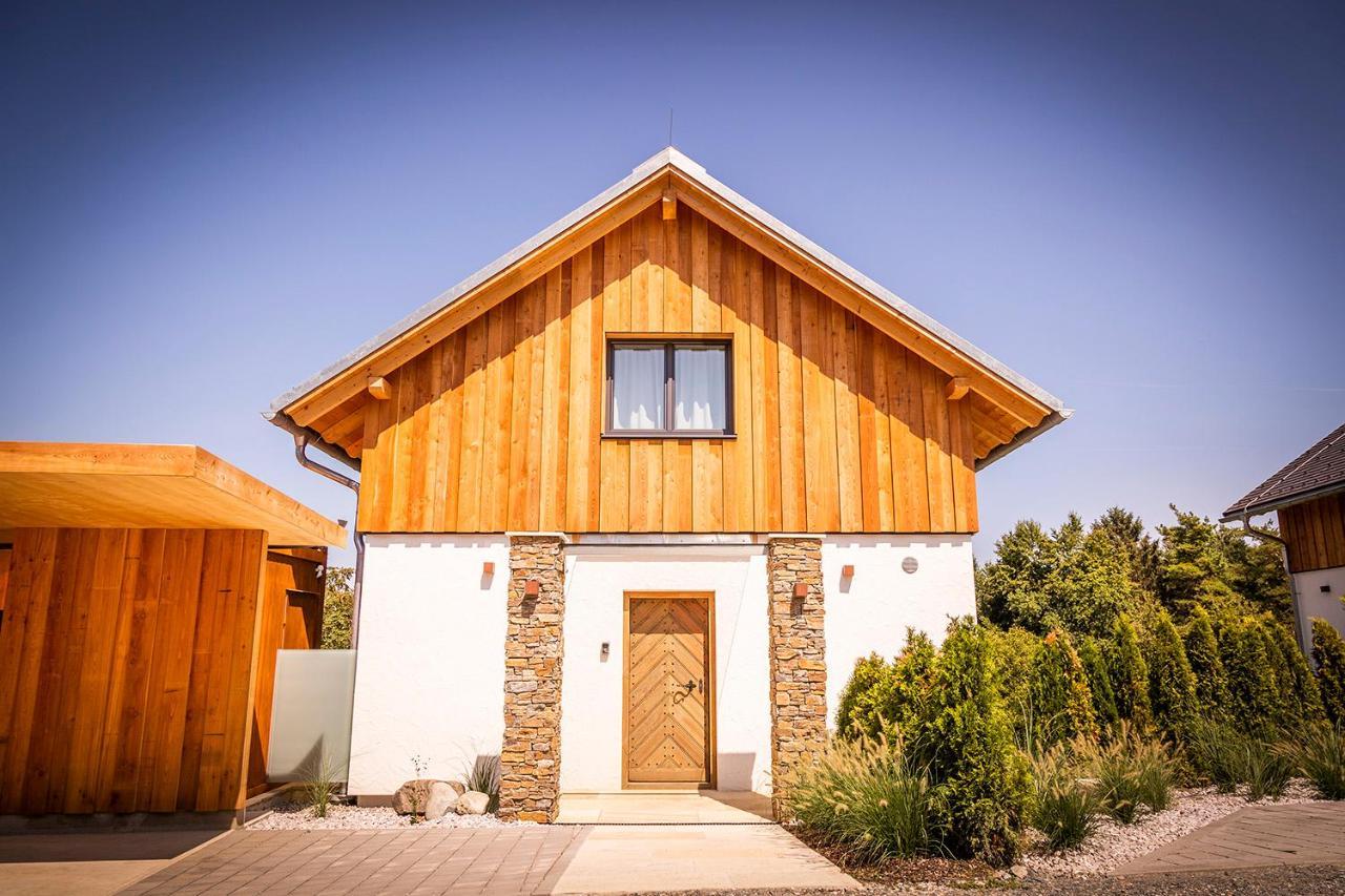 Golden Hill Country Chalets & SuitesWaldschach エクステリア 写真