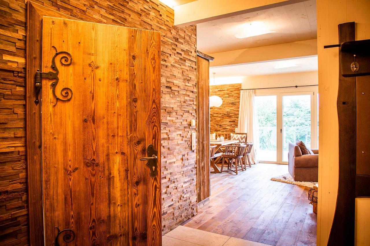 Golden Hill Country Chalets & SuitesWaldschach エクステリア 写真
