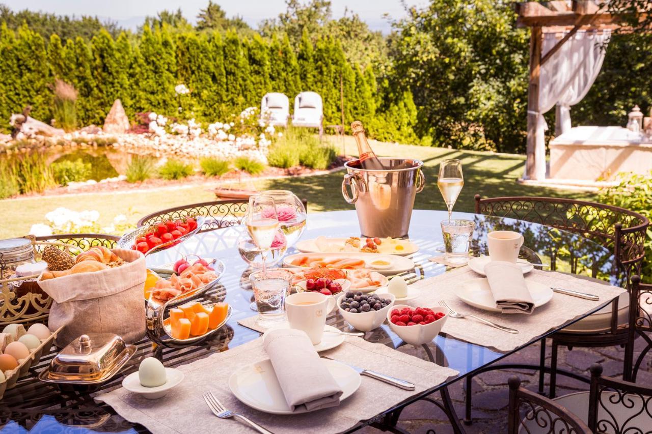 Golden Hill Country Chalets & SuitesWaldschach エクステリア 写真